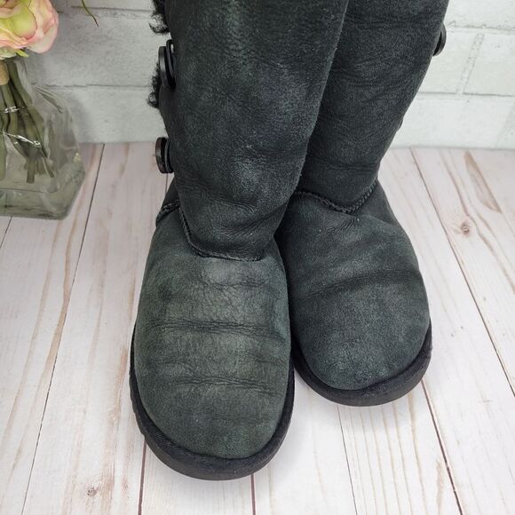 UGG Black Sheepskin Winter Boots - Picture 4 of 5